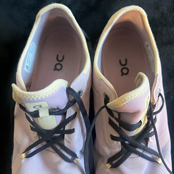 On Clouds Running Athletic Shoes - Picture 8 of 9